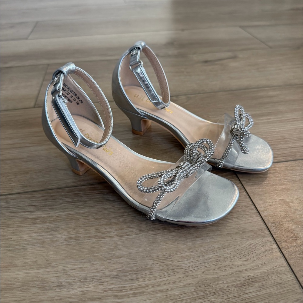 Girls bow heels